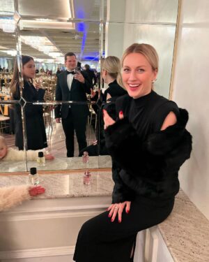 Natalia Germani Instagram - #31 
Moja každoročná januárová oslava dopadne vždy najviac nečakane.
Vždy úplne inde a vždy najkrajšie.
Plná smiechu, lásky a super nálady. 
A vždy s touto našou šialenou zostavou s príbehmi na 10 kníh.

Milujem vás a hlavne Ďakujem❤️🙏🏻