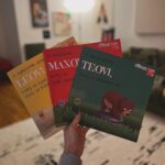 Natalia Germani Instagram - Ako je zvykom, pridávam skvelé novinky od @taktik.sk aj so zľavovým kódom pre vás✨❤️ 1. Najväčšia bomba, keďže kreatívne obdobie strihania a nalepovania je teraz to, čo nás obchádza. Vystrihovačky junior vo verziách zvieratá a keď vyrastiem. My sme sa samozrejme hneď pustili do Keď vyrastiem, keďže Zuna sa považuje za skoro dospelú a zachvíľu začne pracovať😂 Easy, je to sranda aj pre mňa ako pomocníčku a dieťa sa zaručene zabaví a vidí rovno aj krásny nalepený výsledok svojej usilovnej práce. 2. Krátke kreslené rozprávočky s poučením aj s doprovodným textom, ktoré si čítame pred spinkaním. Inak nikdy odo mňa nevyžadovala rozprávky, ale videla to v nejakej rozprávke, takže už si pred spaním čítame aj my. Nie vždy, ale je dobré mať niečo pekné a poučné po ruke. 3. Keďže sa blížia Vianoce, nie je pre mladú zapisovateľku nič lepšie, ako jej vlastný prvý vianočný denník s rôznymi úlohami, kreslením, zapisovaní, pexesom… Od taktiku sme mali takého pracovné zošity 3 a všetky máme vyplnené do poslednej stránky a bola to veľká pomoc na cestách počas čakania. 4. Sľúbený kód je GERMANI20 a využívajte spokojne dokým sa dá ❤️ nie je s deťmi lepšia robota, ako tá kreatívna✨ #spolupraca