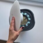 Natalia Germani Instagram - Koľko detských plienok denne vyhodíte do koša? Ja momentálne tak 7. 7x7x4= 196 plienok za mesiac. To som jedna mama. Koľko ich je v tomto čase asi na Slovensku? A koľko asi tak na celom svete? Asi takto nejak som premýšľala pred narodením mojej druhorodenej. V tom čase ma oslovila @healthfactory_cz , ktorá spolupracuje so značkami s rešpektom k prírode. Také su aj, u náse ešte nie veľmi známe plienky, Muumi Baby. Pochadzajú z Fínska, kde sa aj vyrábajú v jedinej továrni priamo na plienky pomocou solárnej a vodnej energie, sú z certifikovanej celulózy z fínskych lesov a sú CO2 neutrálne. Okrem iného sú hypoalergénne, majú priedušný materiál z rastlinných vlákien a super držia. Ešte sme nemali ani jednu nehodu. Všetky vieme, že ich potrebujeme, a zároveň je skvelé, že v dnešnej dobe máme všetky možnosť si vybrať to najlepšie podľa našich preferencií. Ja som sa pustila do tejto ekospolupráce a snáď ňou môžem inšpirovať aj vás Pri kúpe mesačného balenia plienok MUUMI BABY v dátumoch od 13.11.-19.11. totiž dostanete zdarma super pomocníka, ktorého máme doma už odkedy sa narodila Zuna, odor free kôš na plienky značky Tommee Tippee ✨🙂 Odporúčam 👍🏼 #muumi #muumibaby #ekopleny #muumibabyczsk #spolupraca Everywhere