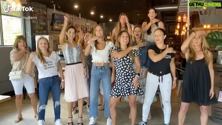 Natalia Streignard Instagram - Aqui jugando a ser chiquitas todas! Puras amigas bellas que le hacen a uno la vida mas alegre!