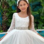 Natalia Streignard Instagram – Finalmente ya mi princesa hizo su primera comunión!!! Que emoción verla toda linda recibiendo a DIOS en su corazón!! ⛪️Gracias a todos los amigos fieles que siempre nos acompañan en los momentos importantes!! Y muchísimas gracias a la Sister Maria que con sus palabras Hermosas nos ayudó a hacer que este día fuera mucho más especial de lo que imaginábamos .. Elvira, Giovanni y familia; Sergio, Carla y Giancarlo, Mafe y Luis, María Gabriela y Federico, Savanna Bella gracias por acompañar a Gia en su día❤️, y no estaba presente pero si de corazón y siempre pendientes Michelle y Gianni Calandriello!