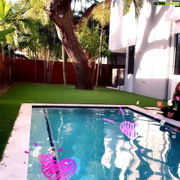 Natalia Streignard Instagram - Finalmente después de tanto esfuerzo esta lista la casa!!!! Espero sea la primera de muchas por construir! Los invito a conocerla mejor https://www.iusepropertywebsite.com/property/10-samana-dr-miami-fl-33133-ee-uu Para mas información email dc@proyectagroup.com #movetomiami #luxuryhomesforsale #curbappeal #homedesign #newyork @proyectarealestate Coconut Grove Miami FL