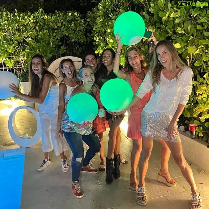 Natalia Streignard Instagram - Pasando rico con mis amiguitas! ❤️❤️❤️Parezco la giganta jaajajajjaj🤷‍♀️