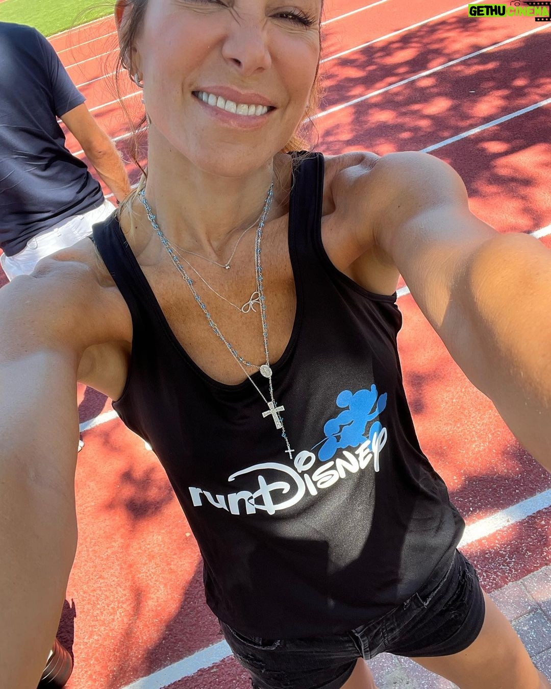 Natalia Streignard Instagram - Aqui en orlando en un torneo de soccer!!!! Miren como están de grandes mis bebes!!!! Ya no tan bebes😭 jajajajaja deséenme suerte!