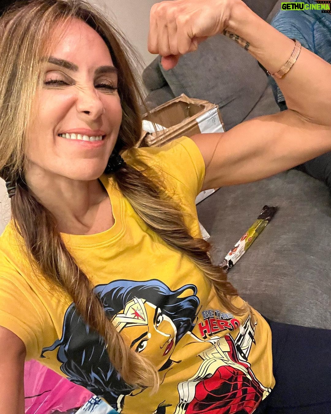 Natalia Streignard Instagram - Y empieza la navidad con los@regalos mas hermosos y sentidos que he recibido hasta ahora! Mi querida Nicole siempre tu…. Hermosa gracias por tanto! Eres la mejor!!! Jajajjajaj …. Buon Natale..!! ❤️❤️❤️❤️❤️❤️❤️❤️❤️❤️❤️❤️❤️❤️