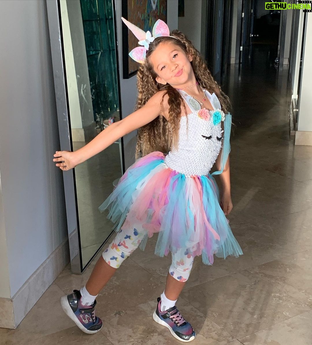 Natalia Streignard Instagram - Too much con demasiado esta hija mia !!!! ❤️❤️❤️❤️❤️… la mas bella y original…. No no no no… se me cae la baba por esta muchachita..!
