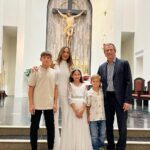 Natalia Streignard Instagram – Finalmente ya mi princesa hizo su primera comunión!!! Que emoción verla toda linda recibiendo a DIOS en su corazón!! ⛪️Gracias a todos los amigos fieles que siempre nos acompañan en los momentos importantes!! Y muchísimas gracias a la Sister Maria que con sus palabras Hermosas nos ayudó a hacer que este día fuera mucho más especial de lo que imaginábamos .. Elvira, Giovanni y familia; Sergio, Carla y Giancarlo, Mafe y Luis, María Gabriela y Federico, Savanna Bella gracias por acompañar a Gia en su día❤️, y no estaba presente pero si de corazón y siempre pendientes Michelle y Gianni Calandriello!