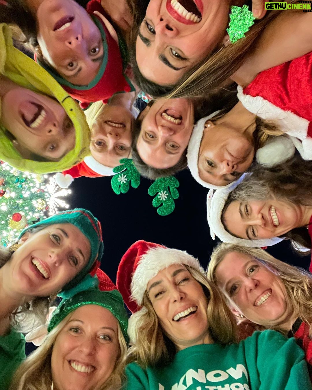 Natalia Streignard Instagram - Con mis friends queridas celebrando la NAVIDAD! Felicidades para todos!!!🌲🌲🌲🌲🌲🌲🌲🌲🌲
