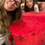 Natalia Streignard Instagram - Hola por aqui reportandome, ya hoy NEGATIVA al fin….! 6 dias estuve con Covid… y en el@encierro aproveche y le hice la piñata a Gianni! Al menos la cuarentena fue fructífera… jajajajjajajaj que tal? Hoy cumple 5 mi bambam..!!! Puro love ❤️❤️❤️❤️❤️❤️❤️❤️❤️❤️❤️