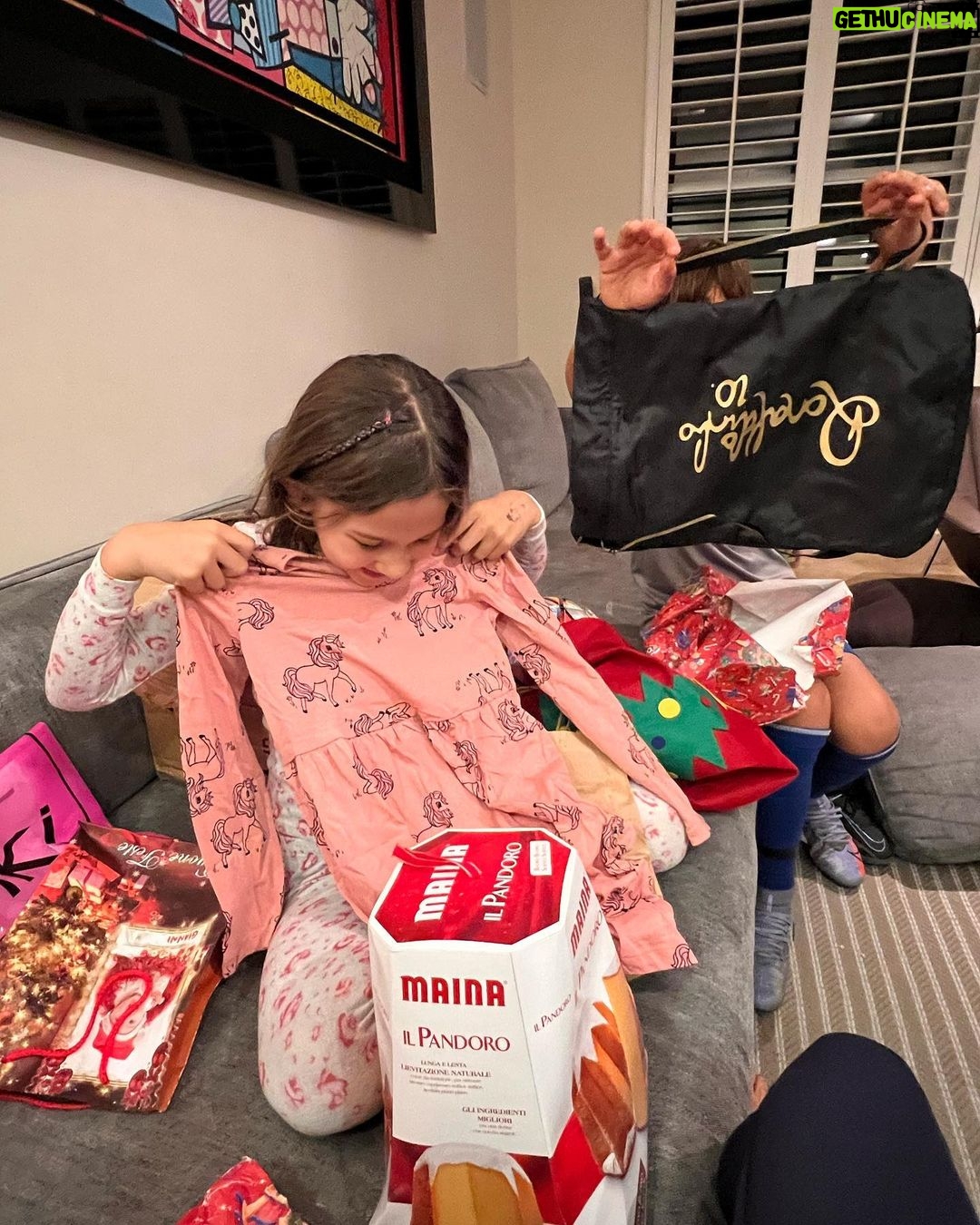 Natalia Streignard Instagram - Y empieza la navidad con los@regalos mas hermosos y sentidos que he recibido hasta ahora! Mi querida Nicole siempre tu…. Hermosa gracias por tanto! Eres la mejor!!! Jajajjajaj …. Buon Natale..!! ❤️❤️❤️❤️❤️❤️❤️❤️❤️❤️❤️❤️❤️❤️
