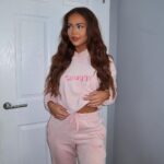 Natalia Zoppa Instagram - Obsessed @snuggy 💖 their new unisex lounge set range is just unreal 🤩 Use my code NATALIA25 for 25% off everything on their website 💖 ad