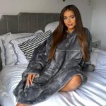 Natalia Zoppa Instagram - Living in my @snuggy while it’s so cold!!🤍 Next day delivery & buy now, pay later available. You can get 25% off with my code NATALIA25 🎁