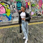 Natalie Negrotti Instagram - London day 1 & ate a salt beef beigel 🇬🇧🥯 Brick Lane