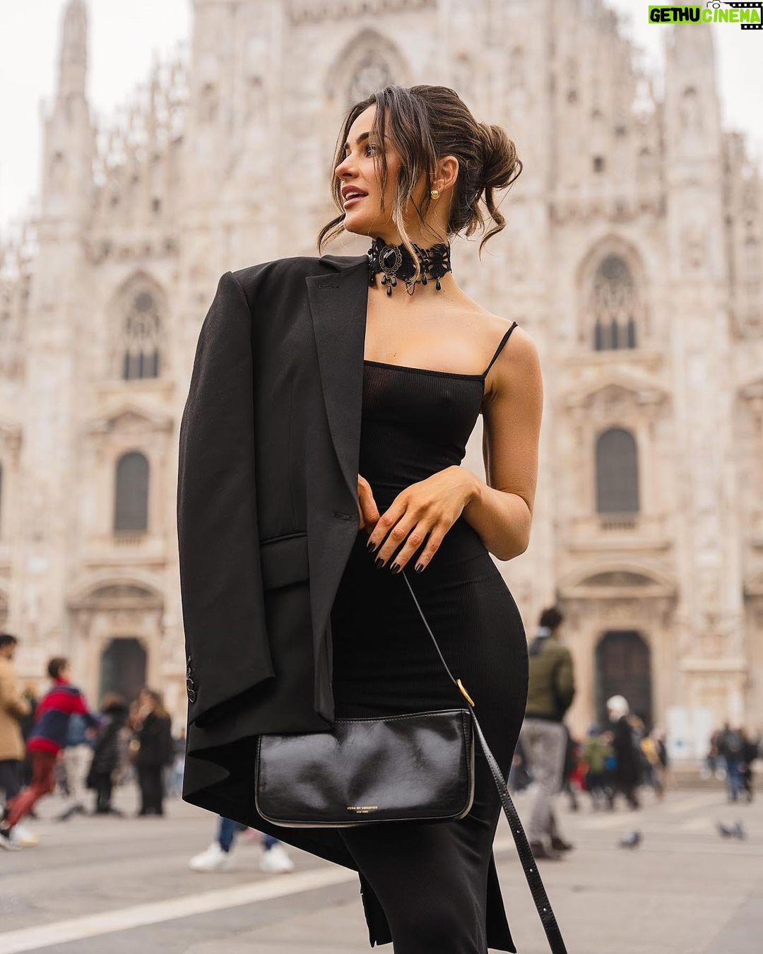 Natalie Negrotti Instagram - Duomo, Milan 🇮🇹🍝🖤