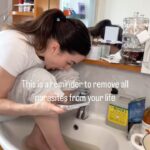 Natalie Negrotti Instagram - 2024 will be the year of no parasites ladies. Block ur exes and do ur cleanses 🧘🏽‍♀️I have no medical experience I did this for fun I thought they were parasites but I have no idea what it actually is. This video was not faked and things were not added into the water other than what I stated. That being said I am not sure what exactly these were I thought they were parasites. I posted this not knowing it was going to go viral. I like to try new things. Regardless this foot soak is good for ur feet just don’t do it in ur sink the clay can clog your drain. This is NOT a paid ad this was me trying something new for fun. I linked everything for the foot soak in my bio since so many people asked. (I am now linking it after 9 million people viewed it because soooo many people r asking) the foot soak is good for you regardless it made my feet smooth and the vinegar is a natural anti fungal and anti bacterial which is good to put on your feet especially since I work out a lot.