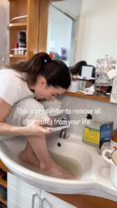 Natalie Negrotti Instagram - 2024 will be the year of no parasites ladies. Block ur exes and do ur cleanses 🧘🏽‍♀️I have no medical experience I did this for fun I thought they were parasites but I have no idea what it actually is. This video was not faked and things were not added into the water other than what I stated. That being said I am not sure what exactly these were I thought they were parasites. I posted this not knowing it was going to go viral. I like to try new things. Regardless this foot soak is good for ur feet just don’t do it in ur sink the clay can clog your drain. This is NOT a paid ad this was me trying something new for fun. I linked everything for the foot soak in my bio since so many people asked. (I am now linking it after 9 million people viewed it because soooo many people r asking) the foot soak is good for you regardless it made my feet smooth and the vinegar is a natural anti fungal and anti bacterial which is good to put on your feet especially since I work out a lot.