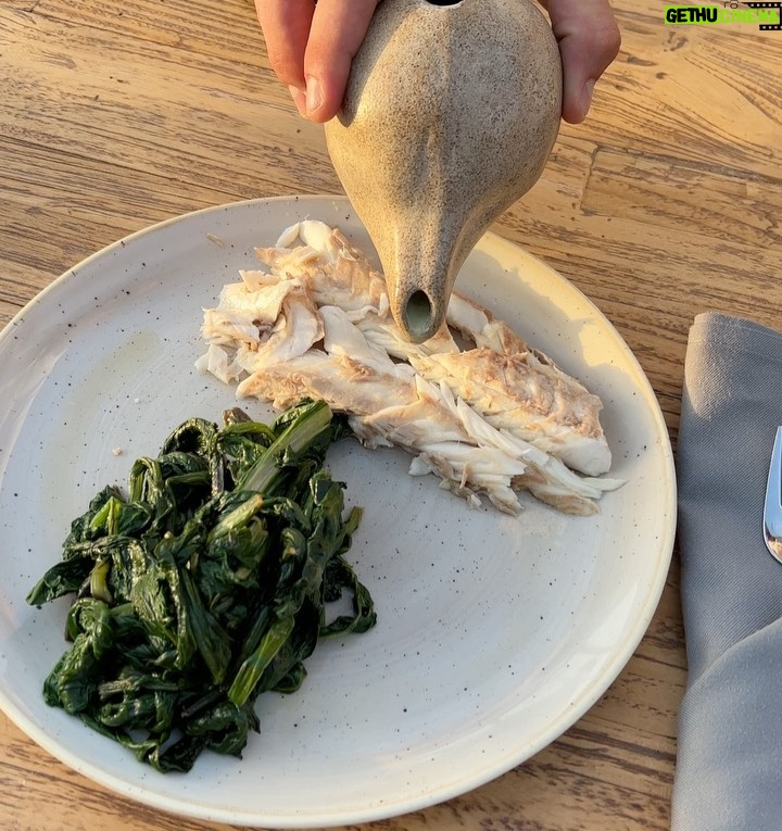 Natalie Negrotti Instagram - 5 star dinners on the crystal waters of the Aegean ♥️ comment below for my dress details and I’ll dm you the link Beefbar Santorini