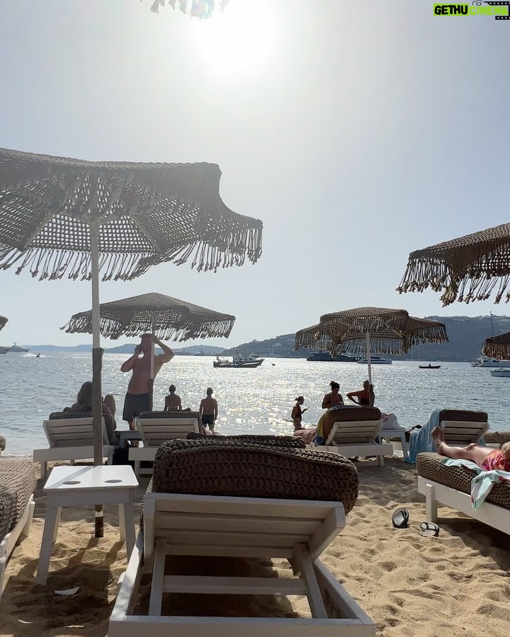 Natalie Negrotti Instagram - Beach days are my fave π«ΆβοΈπ Mykonos, Greece