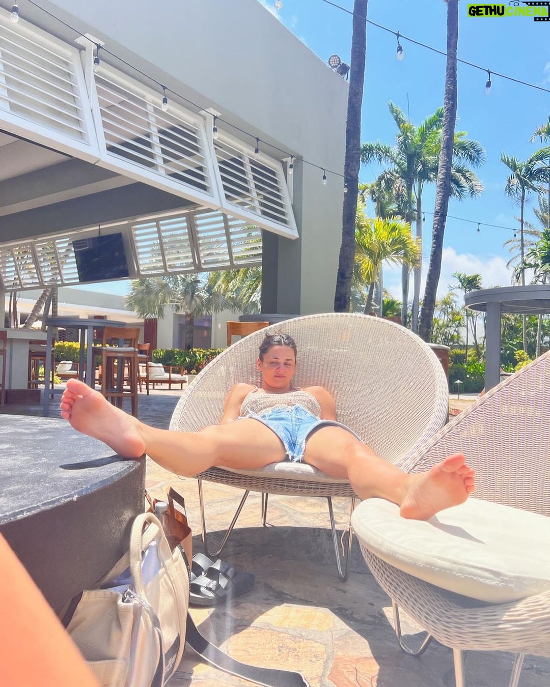 Natalie Negrotti Instagram - family vacay in Aruba 🇦🇼 it’s the last slide for me 🤣 Lighthouse Aruba