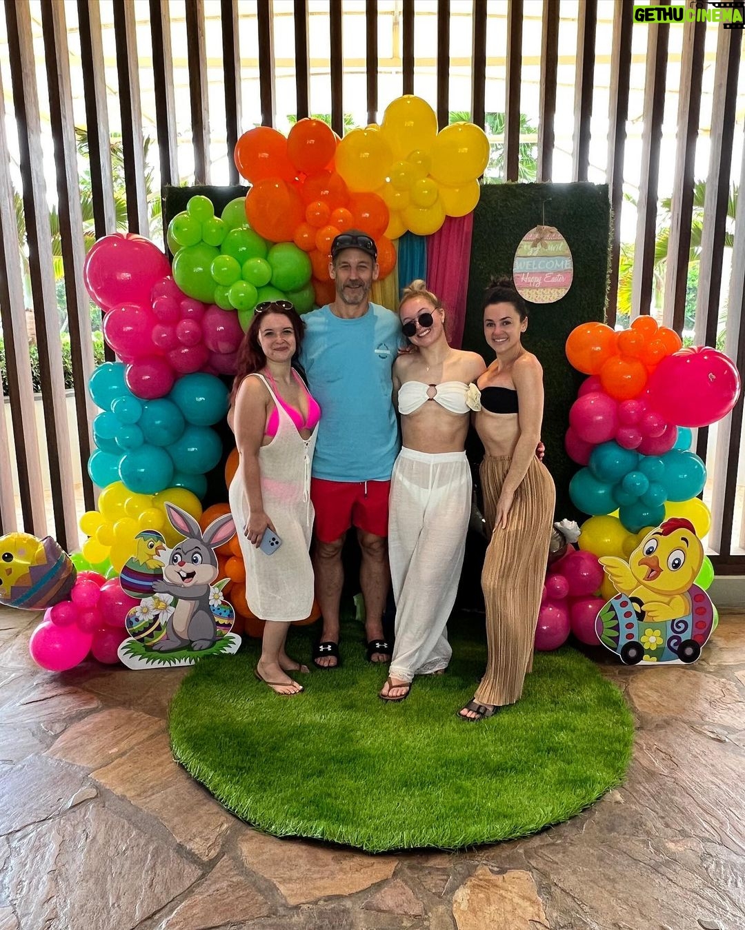 Natalie Negrotti Instagram - Easter in Aruba, lived in my @same suit all week ☀️🐰🐣 Palm Beach, Aruba