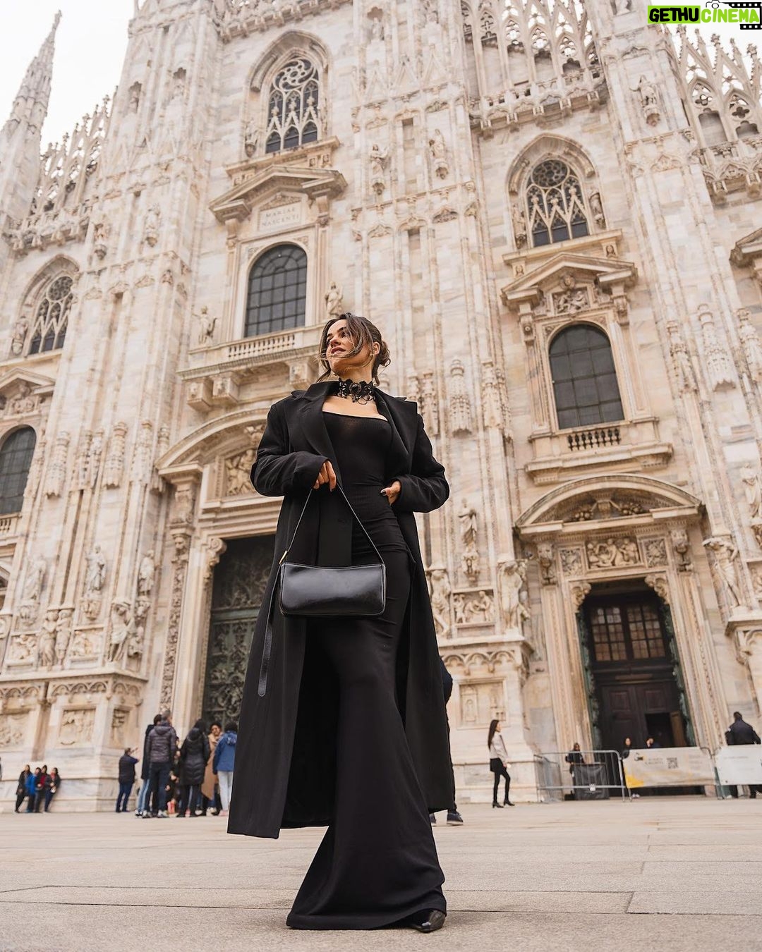 Natalie Negrotti Instagram - Duomo, Milan 🇮🇹🍝🖤