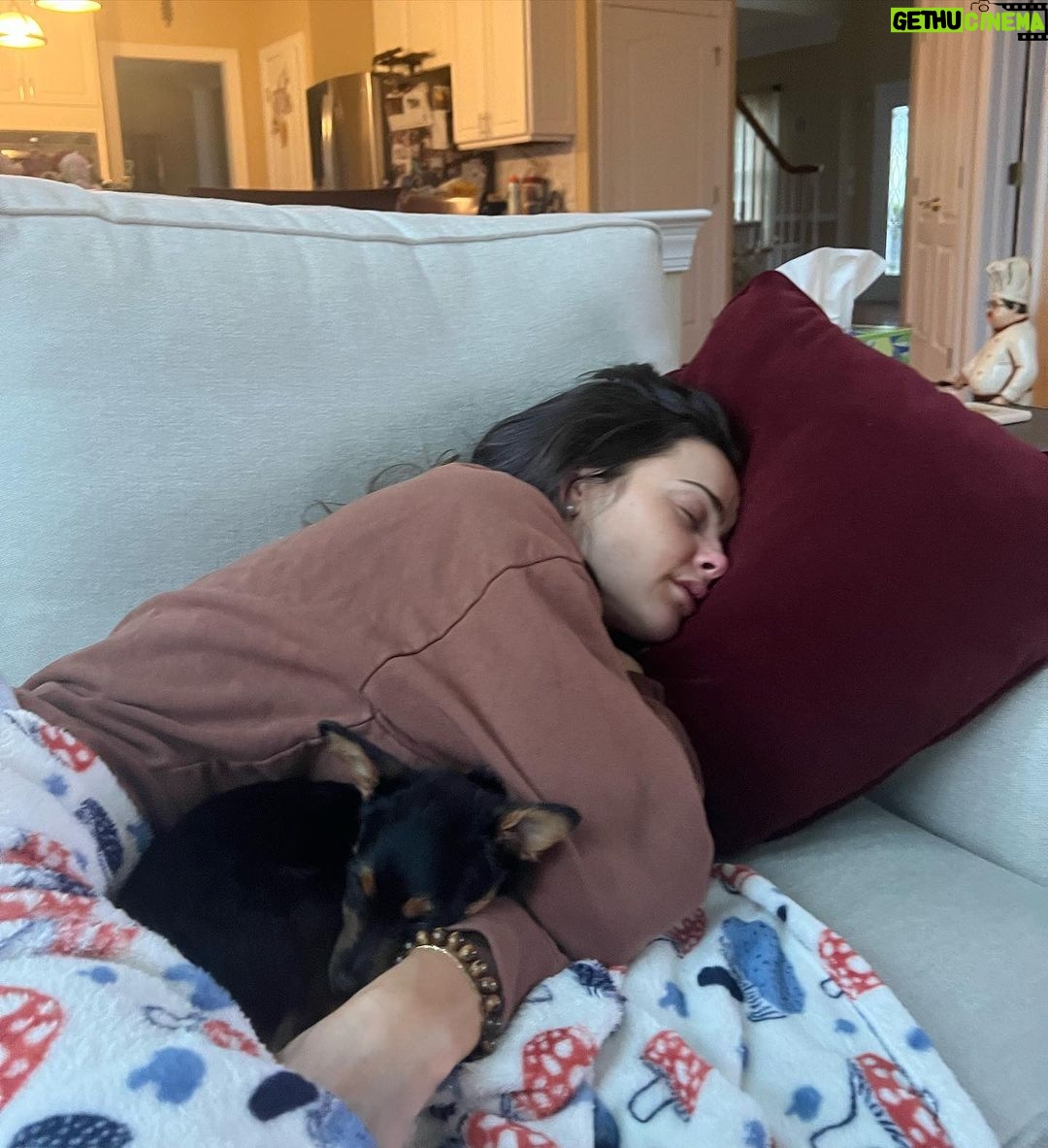 Natalie Negrotti Instagram - Happy Thanksgiving from me and Papi! We love u guys so much! 🤍Papi’s first Thanksgiving 🤍Papi met his abuelo (my daddy) 🤍Papi loved his great grandma (my nana) 🤍I ran a total of 9 miles in 2 days 🤍Papi ate his first Thanksgiving meal and LOVED IT 🤍I saw my cousins Katie and Chrissy 🤍I ate two huge plates of Thanksgiving food and 20 pieces of Cadbury Dairy Milk Chocolate I brought from London 🤍I lost a $200 bet to my mom now I owe her mucho dinero