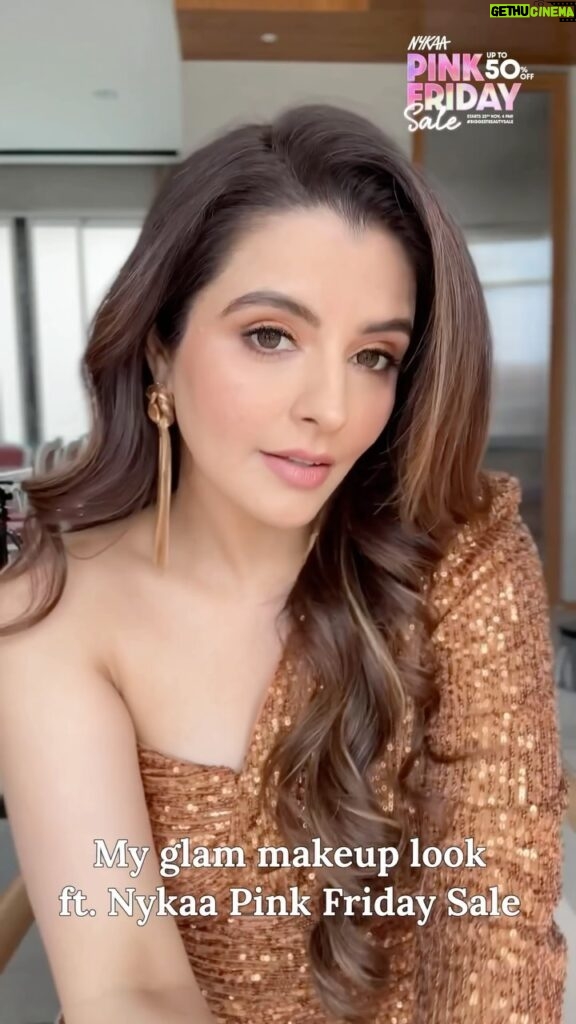 Natasha Luthra Instagram - Drumrolls 🥁Mark your calendar 🗓️ ! Nykaa’s Pink Friday Sale goes live on 23rd Nov, 4PM ✨ This is my go to soft glam look using some of my fav products which will be on incredible discounts during the sale. Download the Nykaa app to add to your pink box NOW & get upto 50% off once the sale starts! 🎁💝 If you are a new user you get extra 20% off on your first purchase 😍 #Ad #NykaaPinkFridaySale2023 #BiggestBeautySale #enterthebeautyverse
