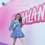Natasha Luthra Instagram - Spent an amazing evening with @lakmeindia at Nykaaland! Attended an informative masterclass with Daniel Bauer where he worked his magic on his muses with the Glitterati Eyeshadows and I also participated in attempting a world record of most people applying Eyeshadow simultaneously. It was a perfect evening of Glitz & Glam !