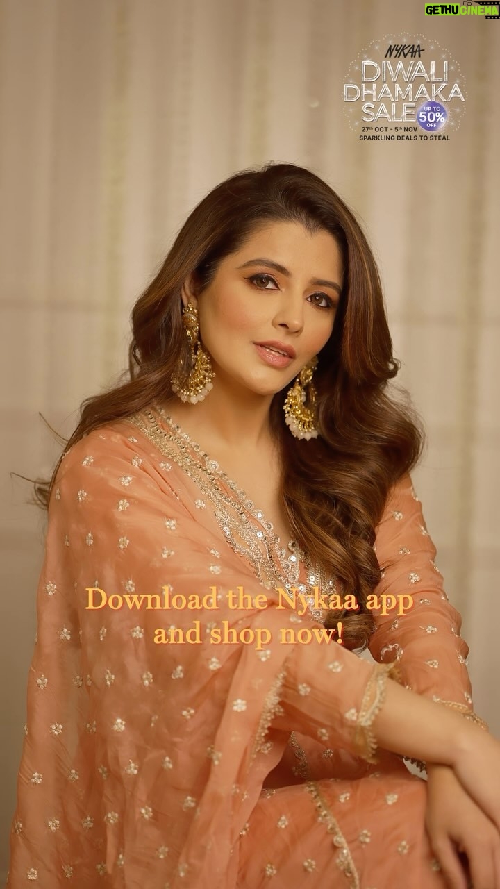 Natasha Luthra Instagram - Favourite time of the year is here! ✨ Come get ready with me for a Diwali party with my go to products from @mynykaa! 💗 Also don’t forget to get your hands on the same from the Nykaa Diwali DHAMAKA Sale with upto 50% off starting TOMORROW! ✨ #NykaaDiwaliDhamakaSale2023 #AD #paidpartnership