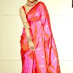 Natasha Luthra Instagram - Happy Dusshera ! There is something about a silk saree , love the sheer opulence of craftsmanship & luxury of this @gulatieditions handwoven silk saree. Jewelry @sonisapphire Glam @jagritiglammakeup Hair @hairby_nitin Shot by @d.4dc #gulatieditions #gulatieditionsfamily #festivesaree AD