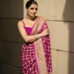 Natasha Luthra Instagram - Clearly in my Saree era 💜 Loved wearing this beautiful Khaddi Georgette Silk Saree by @jarierabanaras. Its sheer and lightweight texture drapes gracefully, making it a perfect choice for those who appreciate style and heritage. Jewelery @mortantra Glam @jagritiglammakeup Shot by @iris.filmss Hair @hairby_nitin