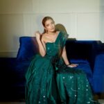 Natasha Luthra Instagram - @be.divalicious is back with a bang! Get this look for all your social & wedding duos with over 100 exhibitors! There’s festive wear, western attire, casual apparel, accessories, fine jewels, decor, gifting & edibles! Shop at - @be.divalicious Wearing - @studio22.in Accessories -@aquamarine_jewellery When- 25 & 26 October. Where- Palace Halls (A & B) NSCI Worli Time- 11.00 am to 7.00 pm Free entry & Valet Glam @jagritiglammakeup Hair @hairby_nitin Shot by @iris.filmss AD