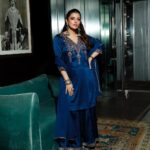 Natasha Luthra Instagram - Crushing on this color this festive season 💙 The new collection of @aarkeritukumar is stunning . It’s available in stores & online 🥰 Shot by @iris.filmss Hair @hairby_nitin #Aarkè #AarkèFW23
