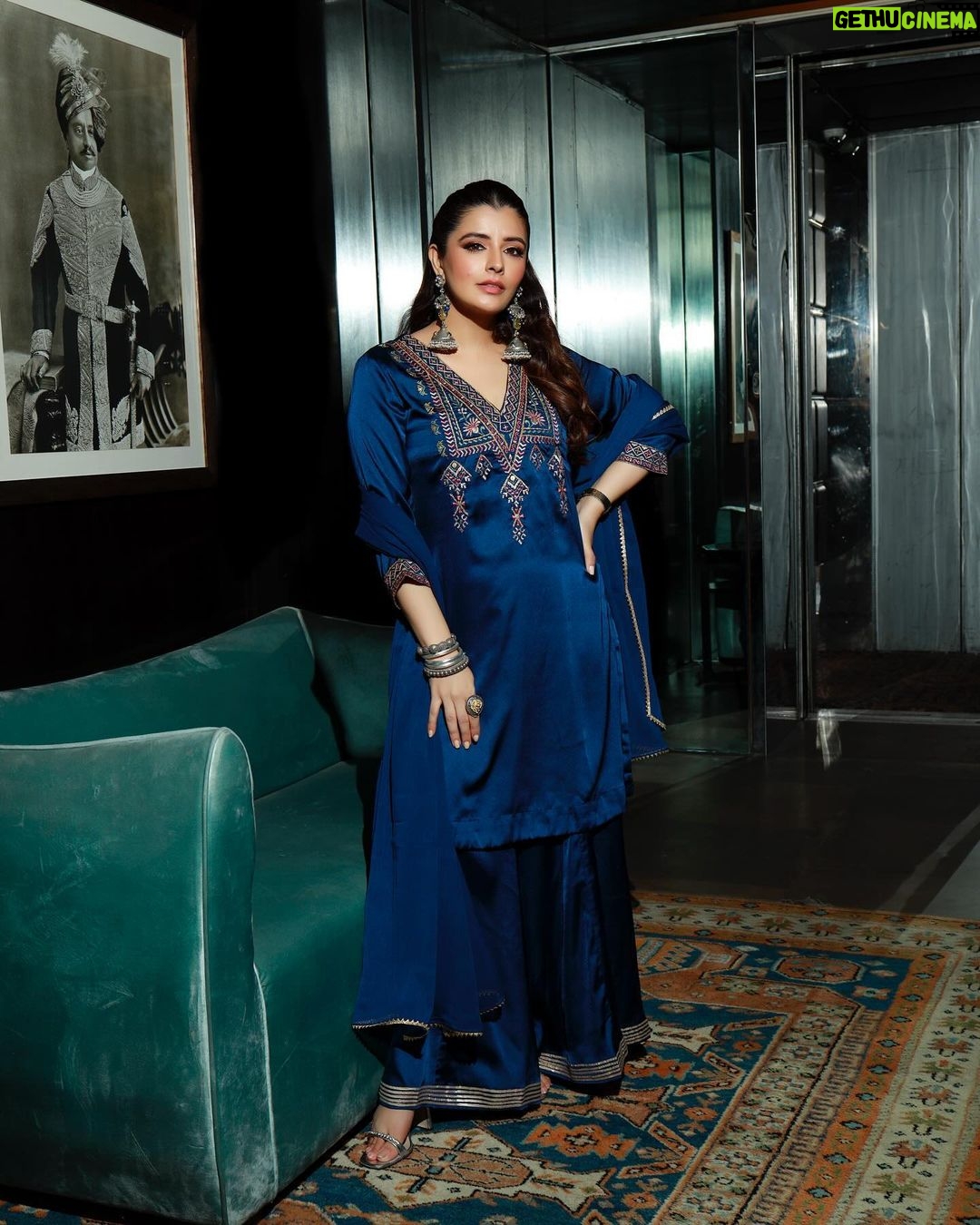 Natasha Luthra Instagram - Crushing on this color this festive season 💙 The new collection of @aarkeritukumar is stunning . It’s available in stores & online 🥰 Shot by @iris.filmss Hair @hairby_nitin #Aarkè #AarkèFW23