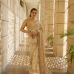Natasha Luthra Instagram - There is nothing like an ivory saree ✨. In @faabiianaofficial for their @lakmefashionwk show ♥️ Jewels @k.k.jewels Bag @sheen_byharsheenarneja Shot by @banjaariii Glam @makeupby_shwetaaggarwal Location @thelodhidelhi Ad #chikankarisaree #lakmefashionweek