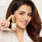 Natasha Luthra Instagram - I am so excited to share my @rasluxuryoils favourites this season! A brand that I’ve been using for years now, their 24k Gold Radiance Face Elixir is legendary! ✨💫 Join me as we celebrate the season with their #FestiveReadySale that starts tonight and goes on till the 19th of October. Psst, they’re giving away something special with every single order! Can’t decide what to get (I know, they have some amazing things and choosing can be tough!) Here’s what I suggest: Their 24k Gold Face Gel Serum Their Super Recharge Bakuchiol Night Cream Their elixir (of course!) and their vibrating face massager (a new favourite) I couldn’t pick just one! Sorry!☺️