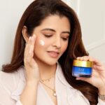 Natasha Luthra Instagram - I am so excited to share my @rasluxuryoils favourites this season! A brand that I’ve been using for years now, their 24k Gold Radiance Face Elixir is legendary! ✨💫 Join me as we celebrate the season with their #FestiveReadySale that starts tonight and goes on till the 19th of October. Psst, they’re giving away something special with every single order! Can’t decide what to get (I know, they have some amazing things and choosing can be tough!) Here’s what I suggest: Their 24k Gold Face Gel Serum Their Super Recharge Bakuchiol Night Cream Their elixir (of course!) and their vibrating face massager (a new favourite) I couldn’t pick just one! Sorry!☺️