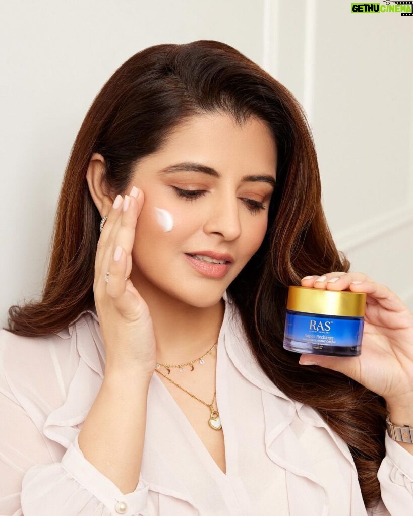 Natasha Luthra Instagram - I am so excited to share my @rasluxuryoils favourites this season! A brand that I’ve been using for years now, their 24k Gold Radiance Face Elixir is legendary! ✨💫 Join me as we celebrate the season with their #FestiveReadySale that starts tonight and goes on till the 19th of October. Psst, they’re giving away something special with every single order! Can’t decide what to get (I know, they have some amazing things and choosing can be tough!) Here’s what I suggest: Their 24k Gold Face Gel Serum Their Super Recharge Bakuchiol Night Cream Their elixir (of course!) and their vibrating face massager (a new favourite) I couldn’t pick just one! Sorry!☺️
