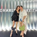 Natasha Luthra Instagram - Embracing the autumn vibes at the @charleskeithofficial collection Showcase 🍂✨ Now let's talk about the showstopper – the iconic Petra Bag! It's the IT bag of the season, and I can't get enough of it. A perfect statement piece to elevate your fall style! 🍁💼 #CHARLESKEITH_IN #charleskeithfw23 #ad