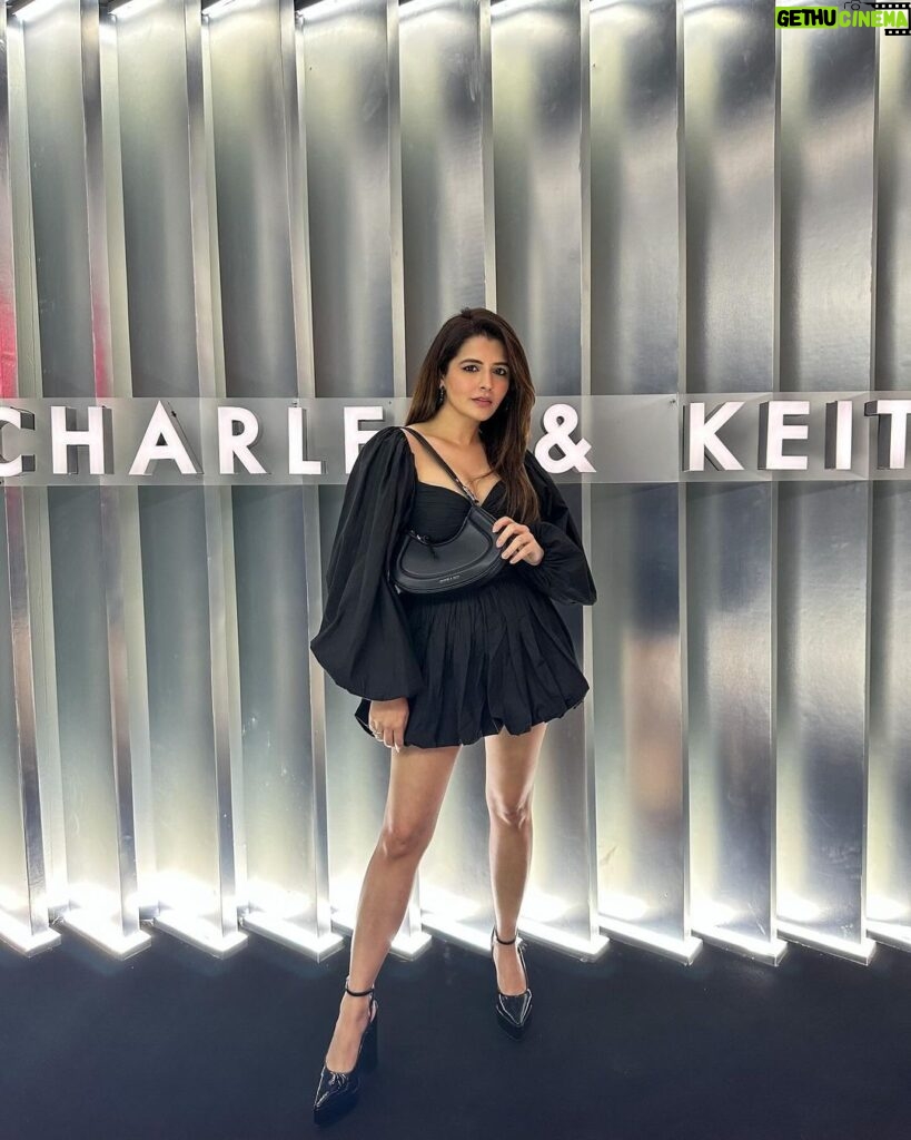 Natasha Luthra Instagram - Embracing the autumn vibes at the @charleskeithofficial collection Showcase 🍂✨ Now let's talk about the showstopper – the iconic Petra Bag! It's the IT bag of the season, and I can't get enough of it. A perfect statement piece to elevate your fall style! 🍁💼 #CHARLESKEITH_IN #charleskeithfw23 #ad