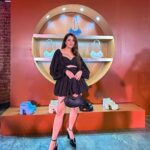 Natasha Luthra Instagram - Embracing the autumn vibes at the @charleskeithofficial collection Showcase 🍂✨ Now let's talk about the showstopper – the iconic Petra Bag! It's the IT bag of the season, and I can't get enough of it. A perfect statement piece to elevate your fall style! 🍁💼 #CHARLESKEITH_IN #charleskeithfw23 #ad