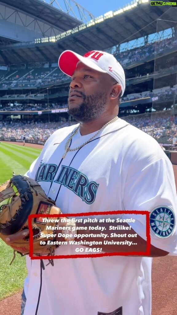 Nate Jackson Instagram - What a treat! EASTERN EAGLES GO FIGHT WIN 🦅 Go Mariners! Seattle, Washington