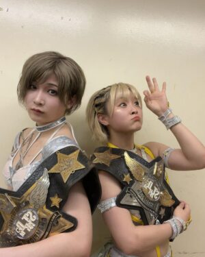 Natsumi Maki Instagram - 写真撮る瞬間にふざける恒例行事。⭐️

なんだかんだで付き合ってくれる
安納いもさん🍠

#安納サオリ #なつぽい #natsupoi