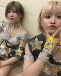 Natsumi Maki Instagram - 写真撮る瞬間にふざける恒例行事。⭐️ なんだかんだで付き合ってくれる 安納いもさん🍠 #安納サオリ #なつぽい #natsupoi