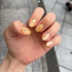 Natsumi Maki Instagram - にゅー🧊🤍✨🪄 #うるうるネイル #黄色ネイル #氷ネイル #natsupoi #なつぽい