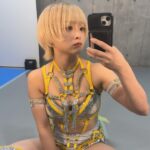 Natsumi Maki Instagram - 女優ミラーみたいなの見つけた🪞✨　 でも顔に影が... 試合はしばらくお休み〜 まっててねーん🤍 #natsupoi #なつぽい #ウルフ女子 #ウルフボブ #ウルフショート #ウルフカット