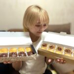 Natsumi Maki Instagram - 久々に大阪の幼なじみ達みーんなで集まった🌟 小学生ぶりくらい😆 みんな大人になってたぁ〜 写真はプチシュークリームとぽい。 #natsupoi #なつぽい