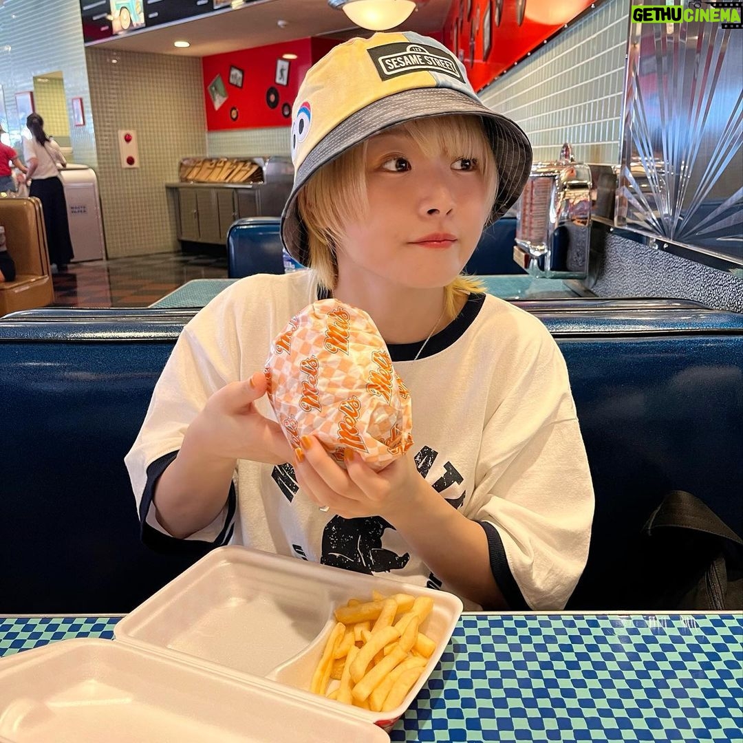 Natsumi Maki - 6.2K Likes - 家族でユニバ🌟
父だけお留守番ww
母、姉、ぽいで楽しんだ〜🎡✨
今度は父も一緒に!
でも多分ユニバとかはイイやって言う〜笑笑
#natsupoi #なつぽい #ユニバコーデ