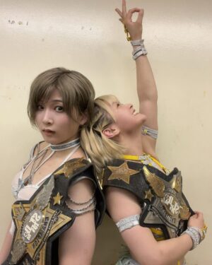 Natsumi Maki Instagram - 写真撮る瞬間にふざける恒例行事。⭐️

なんだかんだで付き合ってくれる
安納いもさん🍠

#安納サオリ #なつぽい #natsupoi