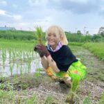 Natsumi Maki Instagram - ぽいの夏休み🌾☀️ #田植え体験 #なつぽい #natsupoi #職業体験